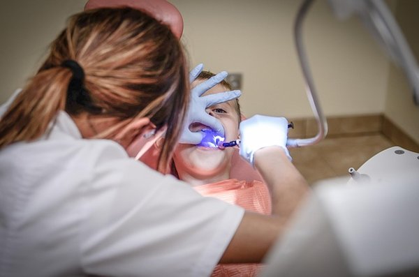 Dentiste à romainville : soins complets et innovations pour votre sourire
